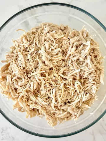 Shredded Chicken Breast Cooked in a Crockpot (Slow cooker)